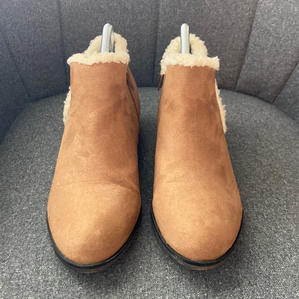 ME TOO Ladies Cognac Suede/Fleece Accents Ankle Booties Zip Side Size 9 1/2